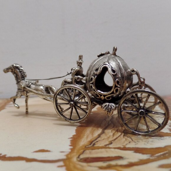 Miniature .800 Silver Horse Drawn Pumpkin Carriage - Picture 5 of 12